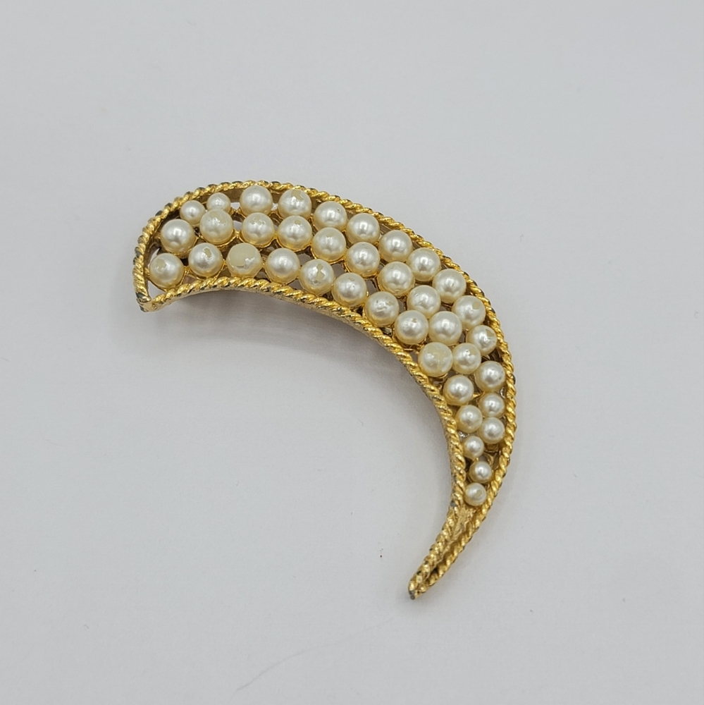 Lady Ellen Faux Pearl Pin Curl Hair Clip - 1960s Vintage Gold-Tone